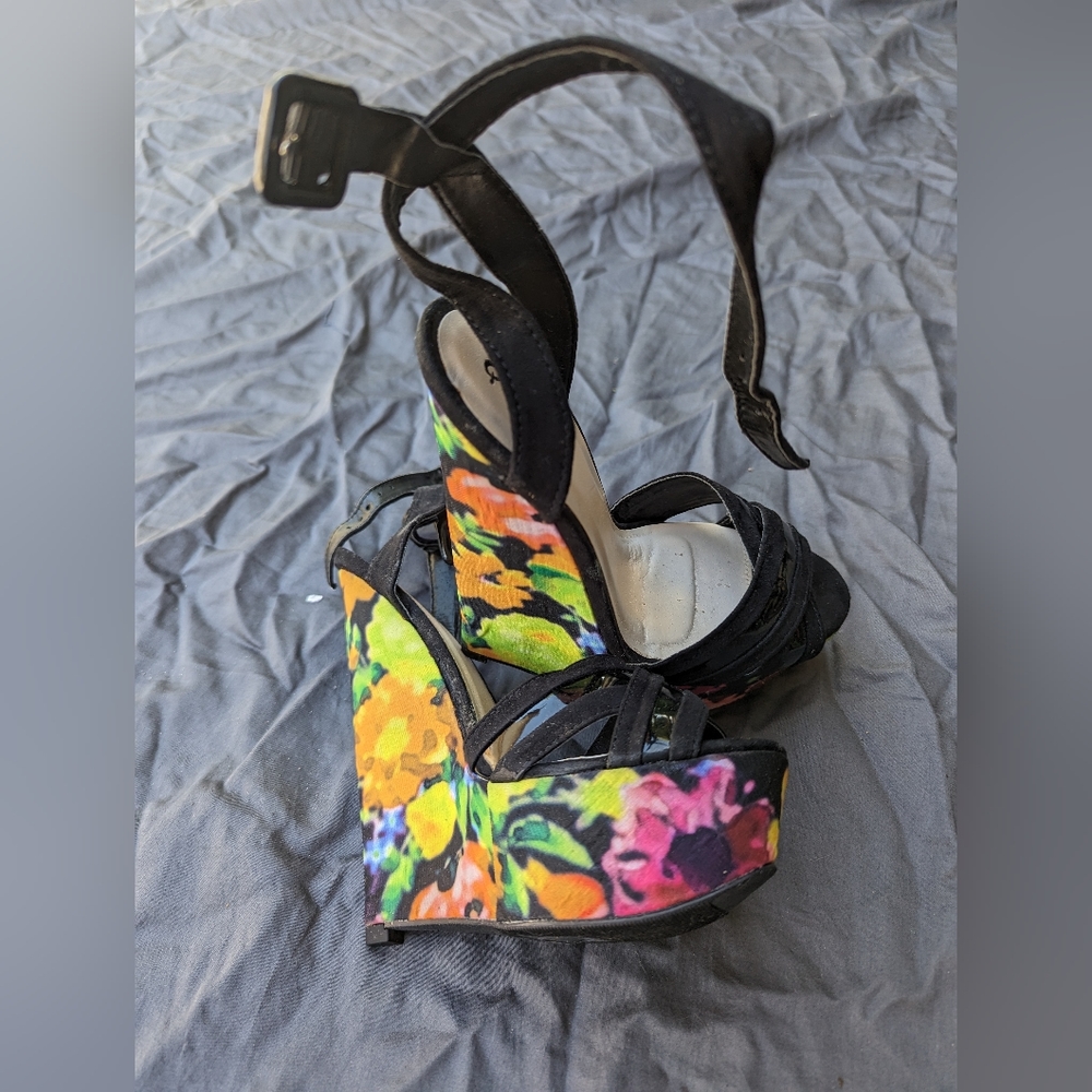 Qupid floral wedges